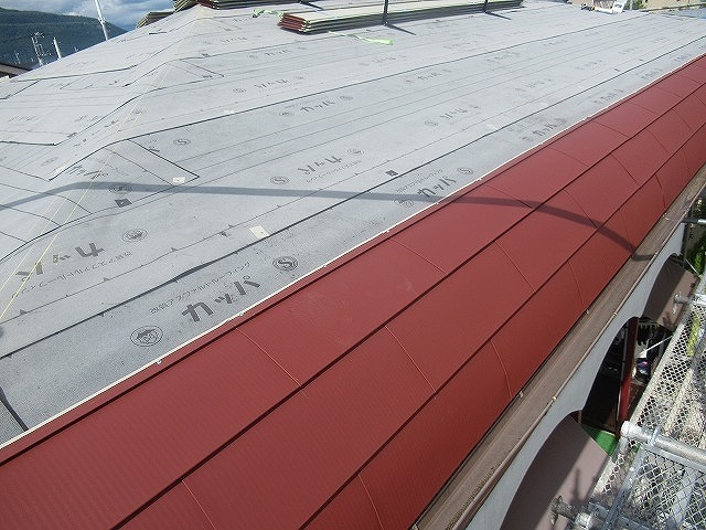 笛吹市　屋根カバー工事　GMルーフ　横葺き　R型屋根